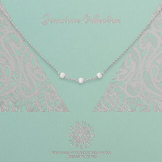 Necklace gemstones in between, Pearl